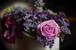Centro Lágrima tonos Blancos, Enviar Flores Blancas al Tanatorio, Flores para Difuntos, Floristería en Gandia, Comprar Flores Online
