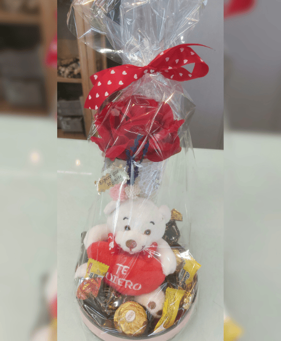 Cesta Peluche Rosa y Dulces